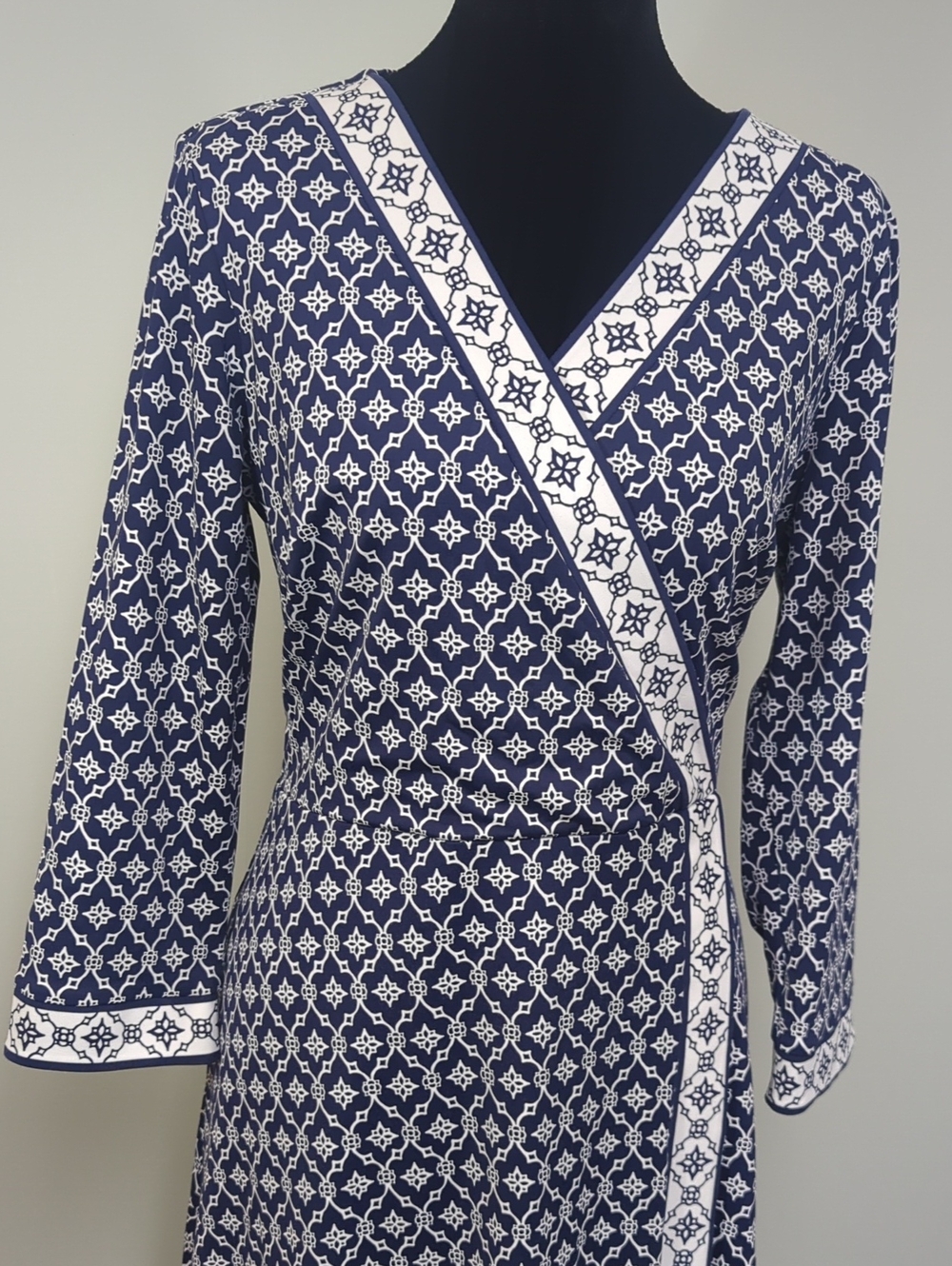 Talbots Navy White Faux Wrap Jersey Dress Size M Geometric Print - Picture 2 of 8